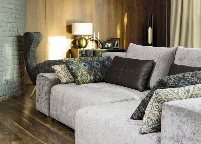 Модульный диван Mansion | Мэнсон от Tanagra в интерьере. Цвет серый / шоколадный